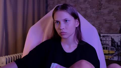 Snapshot of small_emma0 chatting on March 13, 2026, 12:06 am Emma online show from March 13, 2026, 12:06 am