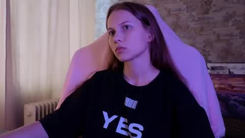 Snapshot of small_emma0 chatting on March 22, 2026, 11:13 am Emma online show from March 22, 2026, 11:13 am