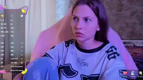 Snapshot of small_emma0 chatting on March 27, 2026, 9:21 am Emma online show from March 27, 2026, 9:21 am