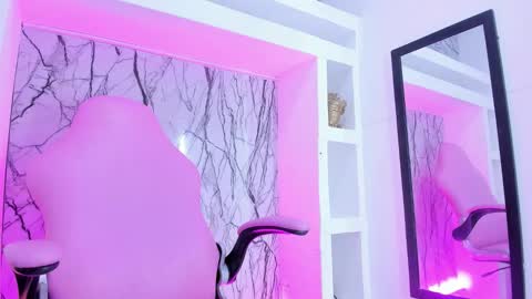 Snapshot of small_hot19 chatting on September 12, 2025, 9:42 am Small Hot19 online show from September 12, 2025, 9:42 am