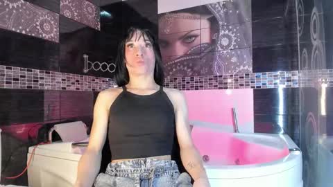 Snapshot of small_hot19 chatting on October 5, 2025, 8:56 am Small Hot19 online show from October 5, 2025, 8:56 am