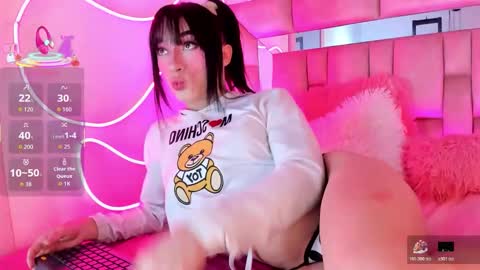 Snapshot of small_hot19 chatting on October 25, 2025, 11:07 am Small Hot19 online show from October 25, 2025, 11:07 am