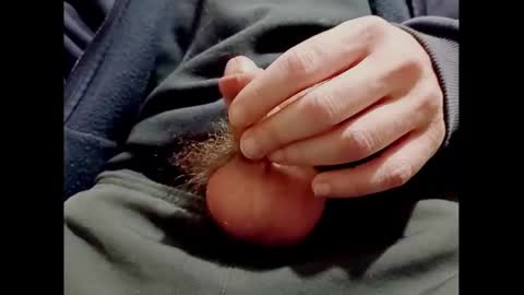 Snapshot of smallhairyuncut chatting on December 9, 2024, 8:01 pm Small Hairy Uncut online show from December 9, 2024, 8:01 pm