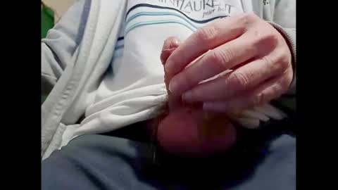 Snapshot of smallhairyuncut chatting on January 17, 2025, 8:44 pm Small Hairy Uncut online show from January 17, 2025, 8:44 pm