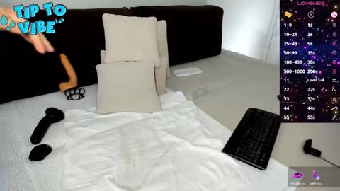 Snapshot of smallnipples chatting on October 30, 2025, 8:49 am Alex online show from October 30, 2025, 8:49 am