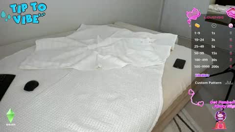 Snapshot of smallnipples chatting on February 21, 2026, 8:26 am Alex online show from February 21, 2026, 8:26 am