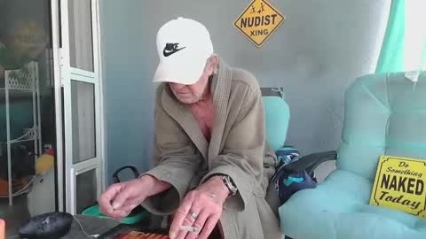 Daddy online show from March 4, 2025, 1:17 pm