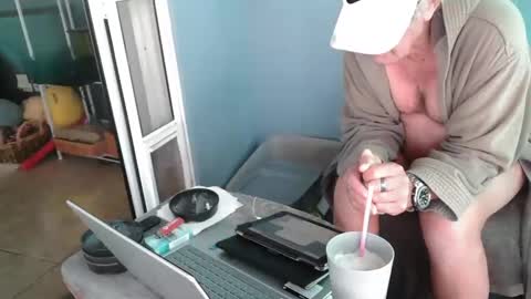 Daddy online show from November 20, 2025, 1:44 pm