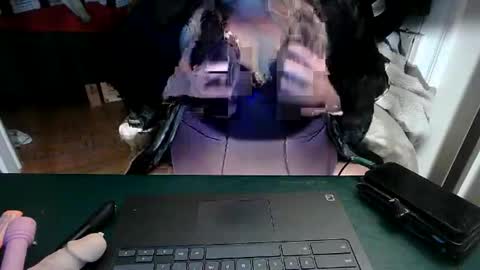 smalltowntrouble online show from April 5, 2026, 12:19 am