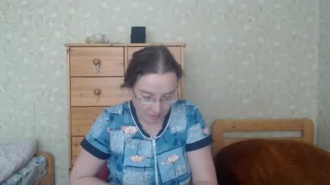 smart_rose online show from March 10, 2025, 1:43 pm