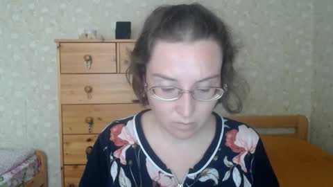 smart_rose online show from September 9, 2025, 1:43 pm