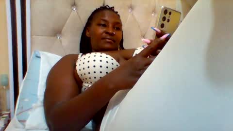 Snapshot of smartqueen1 chatting on February 13, 2025, 11:50 am Katerina online show from February 13, 2025, 11:50 am