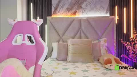 smile__1 online show from April 1, 2026, 7:00 pm