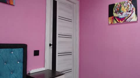 smile_cute_fox online show from December 19, 2025, 3:19 pm