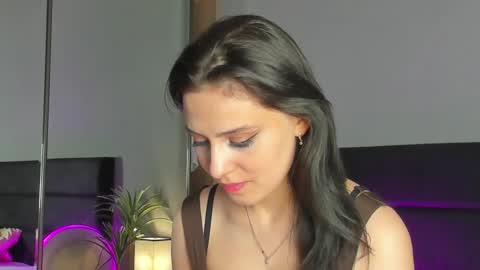 Bella online show from November 14, 2025, 9:52 am