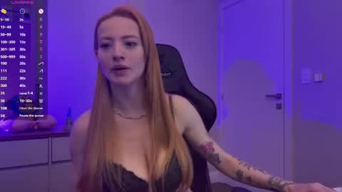 Snapshot of smilee_girl chatting on July 3, 2026, 1:06 pm Emily Burns online show from July 3, 2026, 1:06 pm