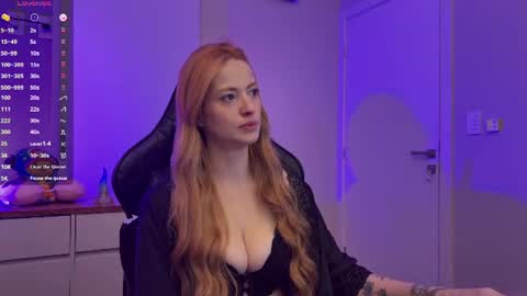 Snapshot of smilee_girl chatting on July 7, 2026, 6:12 pm Emily Burns online show from July 7, 2026, 6:12 pm