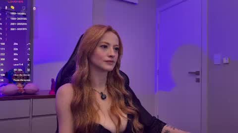 Snapshot of smilee_girl chatting on July 28, 2026, 3:21 pm Emily Burns online show from July 28, 2026, 3:21 pm