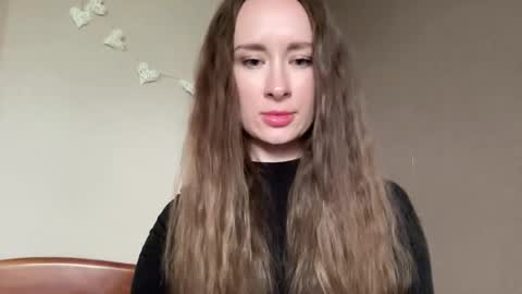 smilequeen_ online show from September 28, 2025, 10:09 am