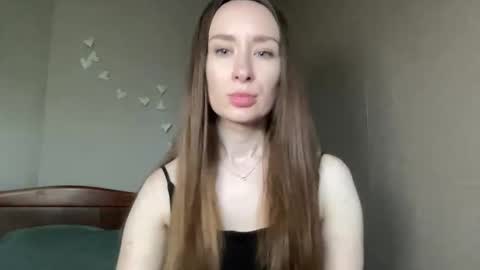 smilequeen_ online show from October 28, 2025, 8:07 am