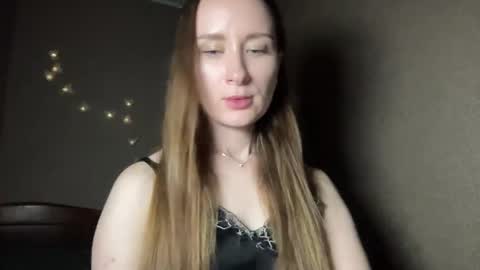 smilequeen_ online show from October 28, 2025, 8:22 pm