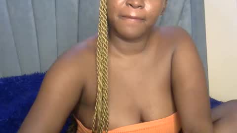 smiley_berry online show from November 17, 2025, 8:58 pm