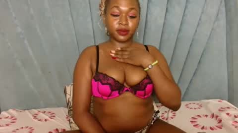 smiley_berry online show from January 6, 2026, 12:25 am