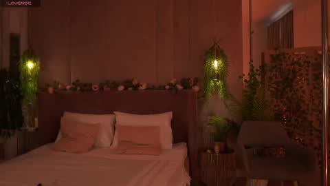 Mia online show from September 24, 2025, 5:11 am