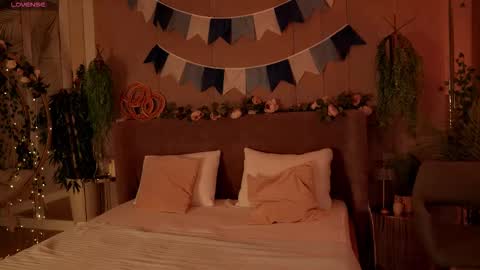 Mia online show from October 5, 2025, 5:17 am