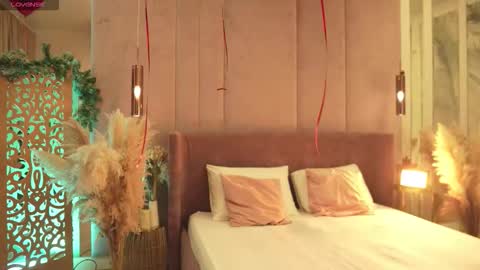 Mia online show from March 18, 2026, 5:10 am