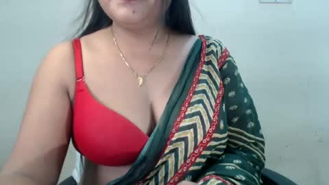 Snapshot of smiley_queen99 chatting on July 26, 2026, 8:32 am smiley online show from July 26, 2026, 8:32 am