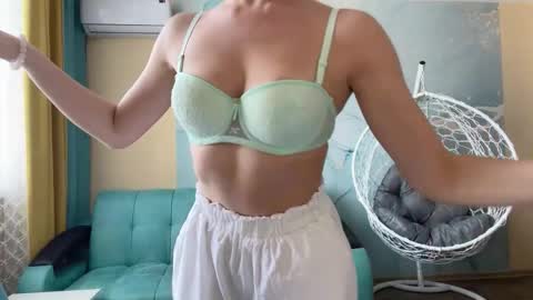 Snapshot of smiling_riddle chatting on March 19, 2026, 10:08 am smiling_riddle online show from March 19, 2026, 10:08 am