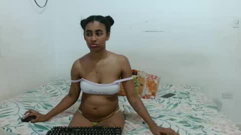 Snapshot of smith_and_mia chatting on April 11, 2026, 10:25 pm Smith y Mia online show from April 11, 2026, 10:25 pm