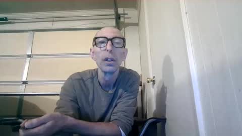 smoke-4-me online show from October 24, 2025, 5:42 pm