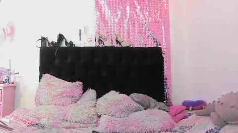 smoke_leidy_ online show from June 19, 2026, 4:50 am
