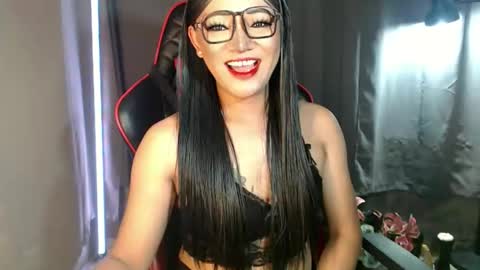 Snapshot of smokeprincess chatting on December 22, 2025, 7:33 pm Amanda online show from December 22, 2025, 7:33 pm