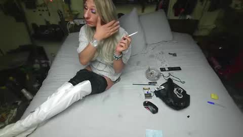 smokeslut365 online show from October 18, 2025, 9:04 pm