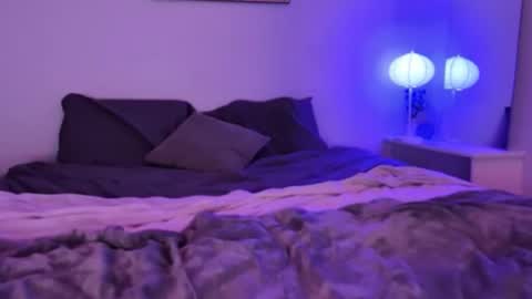 SmokyAurora online show from November 7, 2025, 7:58 pm