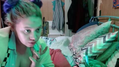 Snapshot of smokydian chatting on March 4, 2025, 7:19 am DIAN dee-ann online show from March 4, 2025, 7:19 am