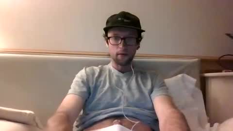 Snapshot of smoothcanuck69 chatting on April 28, 2026, 8:52 am Smoothcock online show from April 28, 2026, 8:52 am