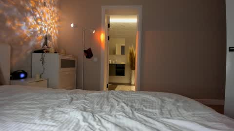 Mary online show from December 1, 2025, 4:28 am