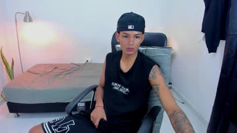 snak_master1 online show from October 7, 2025, 2:14 pm