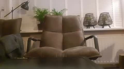 sneakerboy444 online show from December 6, 2024, 10:19 pm