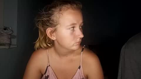 Snapshot of sneakylildevils chatting on April 12, 2026, 11:21 pm Sneakylildevils online show from April 12, 2026, 11:21 pm