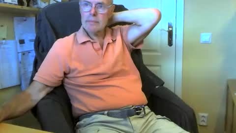 Snapshot of snickarn335731 chatting on June 7, 2026, 4:44 pm snickarn335731 online show from June 7, 2026, 4:44 pm