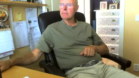 Snapshot of snickarn335731 chatting on June 30, 2026, 10:05 am snickarn335731 online show from June 30, 2026, 10:05 am