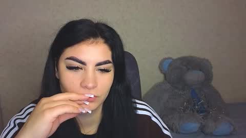 Olivia online show from November 16, 2025, 2:55 pm