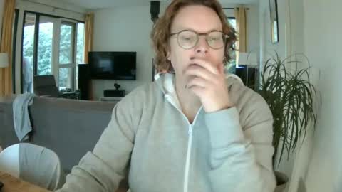 Snoeske and Woodwurm online show from December 3, 2024, 3:11 pm