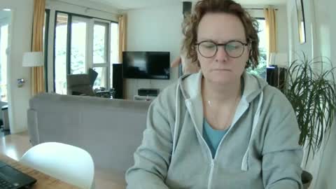 Snoeske and Woodwurm online show from December 8, 2024, 10:19 am