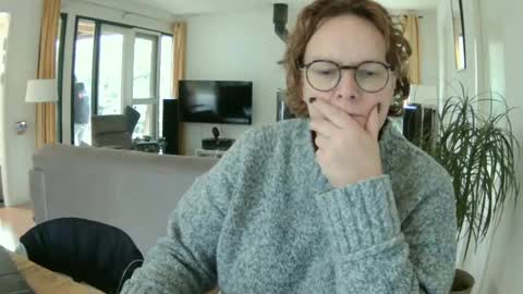 Snoeske and Woodwurm online show from December 9, 2024, 10:32 am